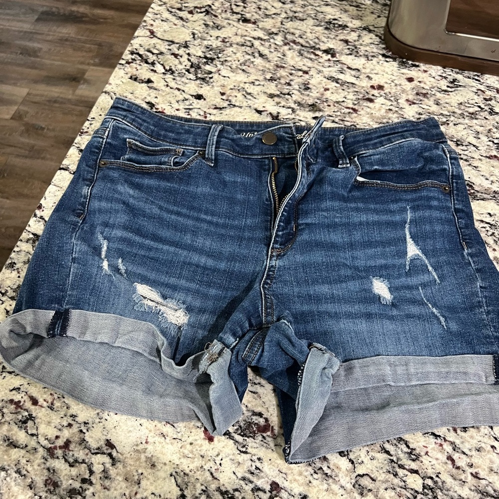 ♥️Universal thread Jean shorts